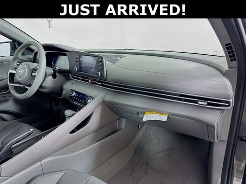 Used 2025 Hyundai Elantra Sport FWD image 41