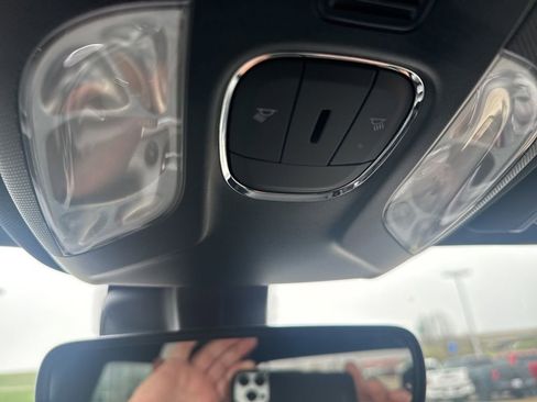 Used 2025 Jeep Compass Limited image 17