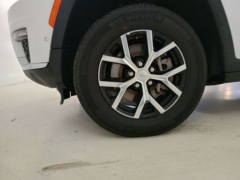 Used 2024 Jeep Grand Cherokee L Limited w/ Luxury Tech Group II image 8