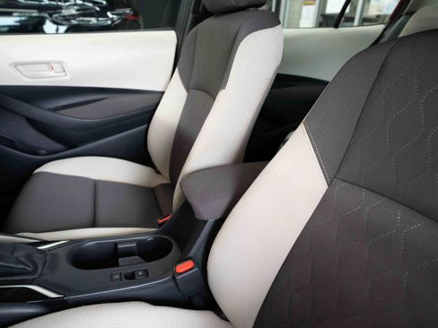 Used 2025 Toyota Corolla LE FWD image 10