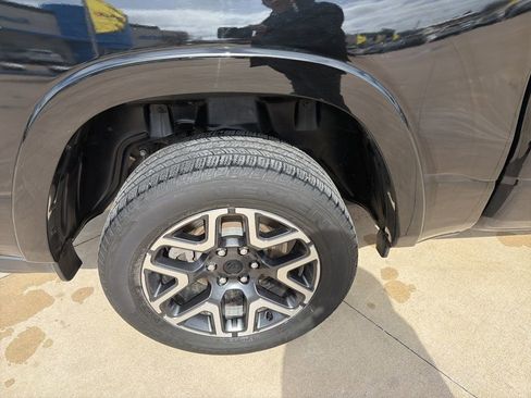 Used 2025 RAM 1500 Laramie AWD/4WD image 12