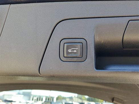 Used 2023 Buick Envision Essence image 10