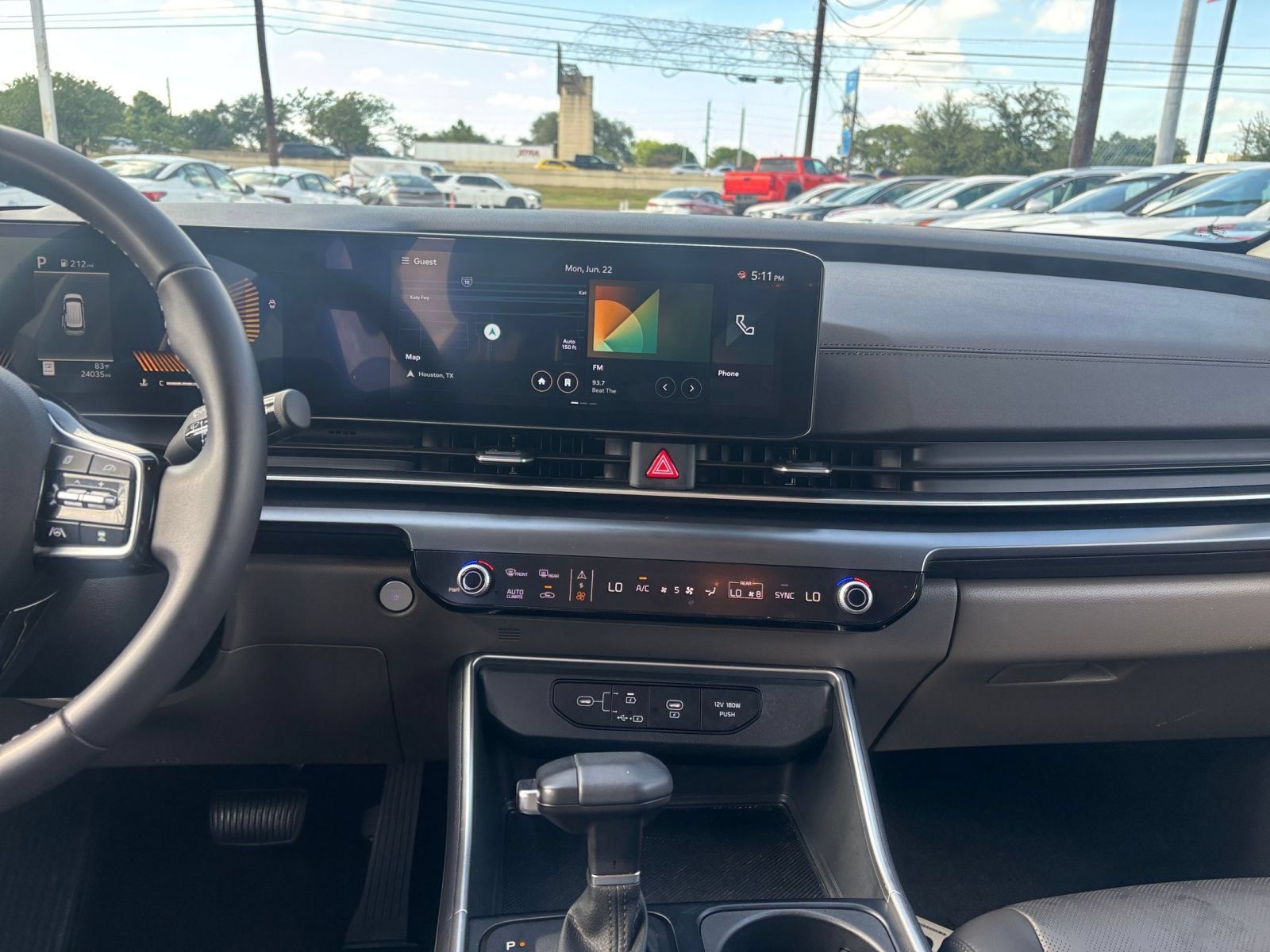 Used 2026 Kia Carnival FWD image 16