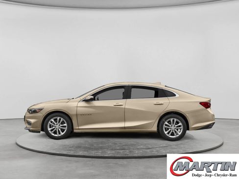 Used 2018 Chevrolet Malibu LT FWD image 3