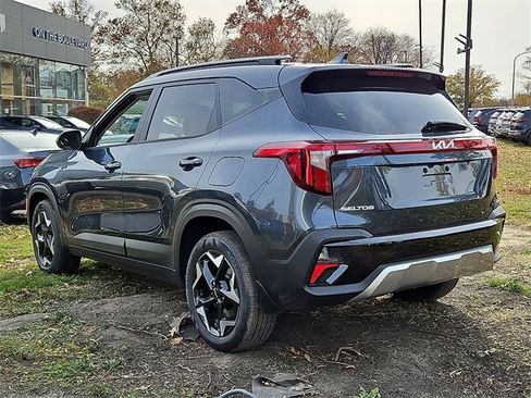Used 2025 Kia Seltos S image 4