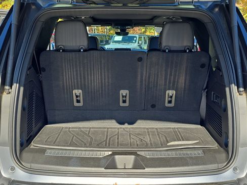 Used 2021 Chevrolet Tahoe Premier w/ Premium Package image 13