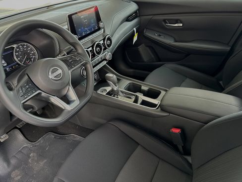 Certified 2025 Nissan Sentra SV FWD image 9