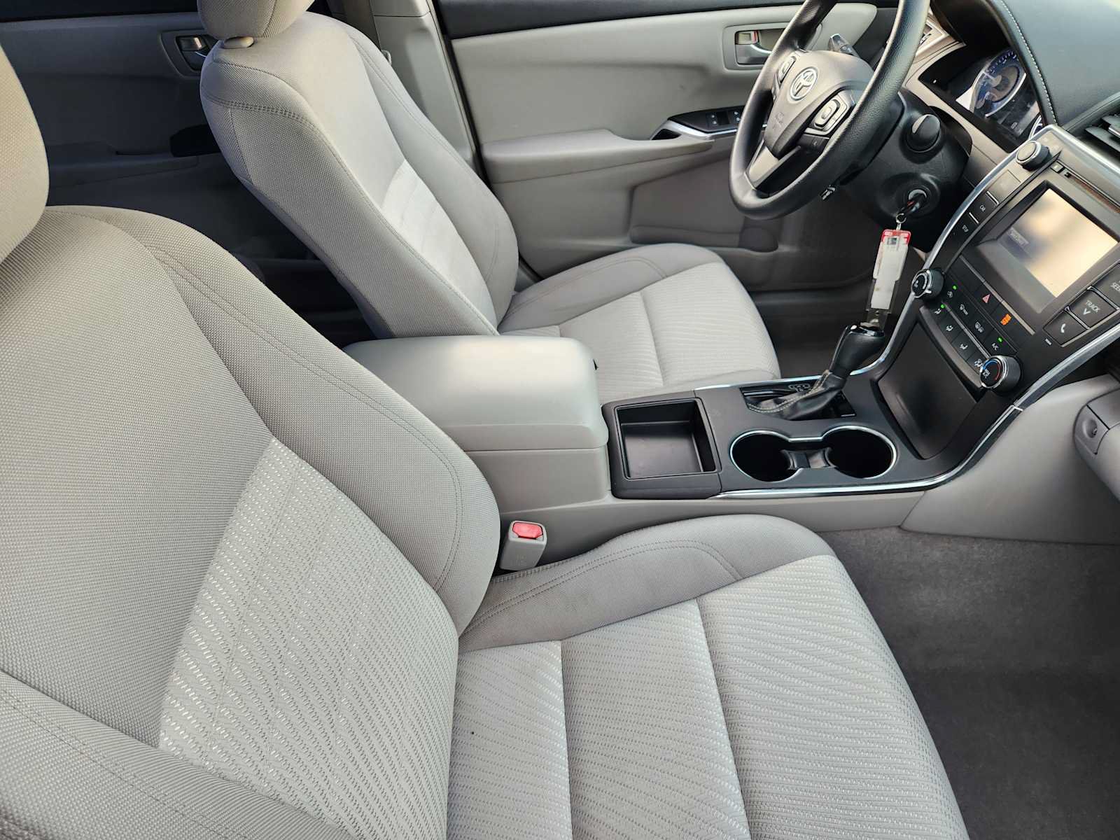 Used 2016 Toyota Camry LE FWD image 13