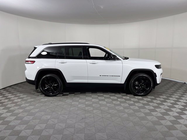 Used 2026 Jeep Grand Cherokee Limited w/ Limited Altitude Package AWD/4WD image 8