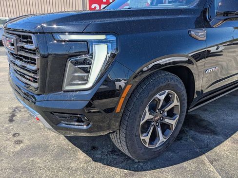 Certified 2025 GMC Yukon XL AT4 Ultimate w/ LPO, Floor Liner Package AWD/4WD image 15