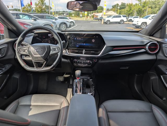 Used 2024 Chevrolet Trax RS w/ Sunroof Package FWD image 11
