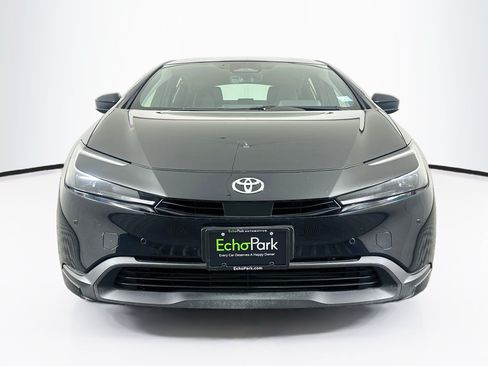 Used 2025 Toyota Prius LE FWD image 2