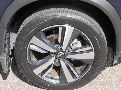 Certified 2025 Nissan Rogue SL w/ SL Premium Package FWD image 11