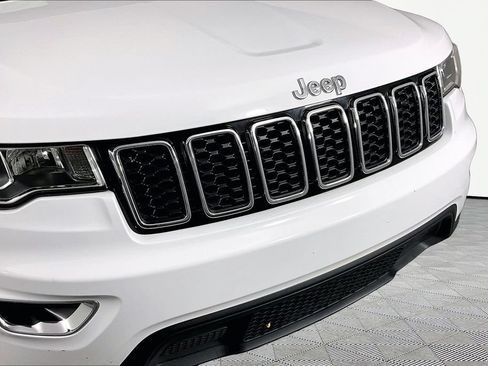 Used 2021 Jeep Grand Cherokee Laredo AWD/4WD image 30