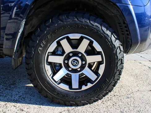 Used 2022 Toyota 4Runner TRD Off-Road AWD/4WD image 37