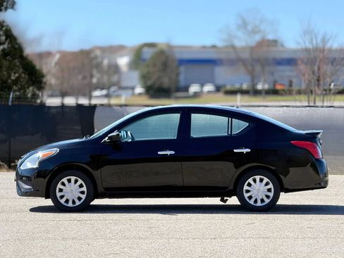 Used 2019 Nissan Versa SV image 8