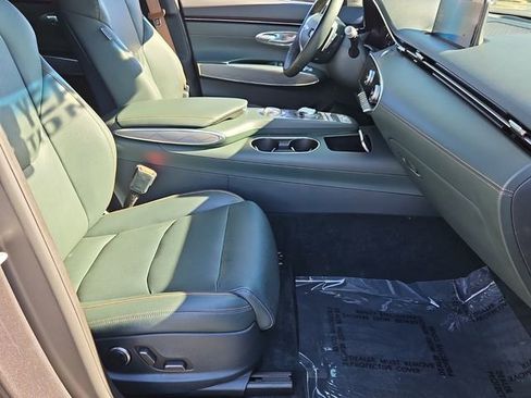 Used 2023 Genesis GV70 2.5T w/ Advanced Package image 19