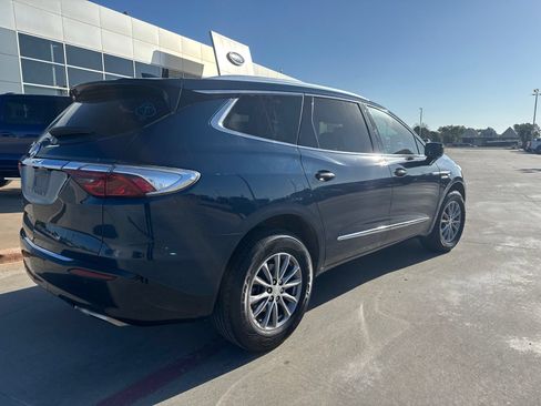 Used 2022 Buick Enclave Essence FWD image 3