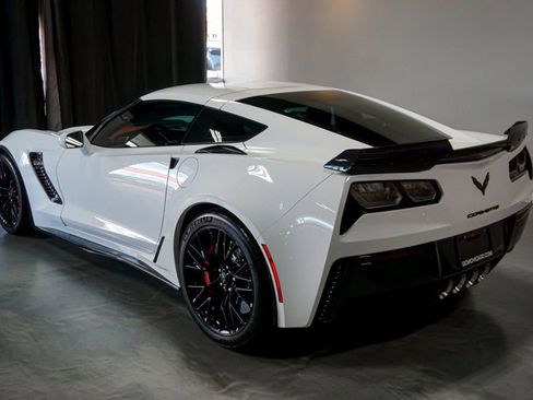Used 2015 Chevrolet Corvette Z06 w/ Z07 Performance Package image 35