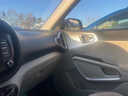 Used 2020 Kia Soul LX image 15