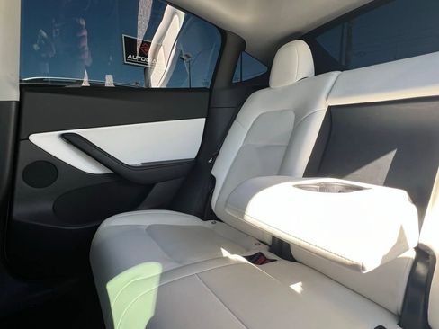 Used 2020 Tesla Model Y Long Range image 20