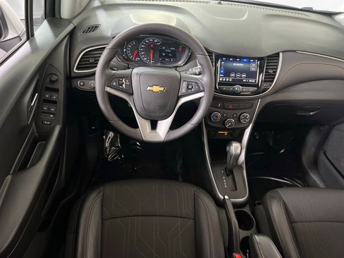 Used 2022 Chevrolet Trax LT w/ LT Convenience Package image 20