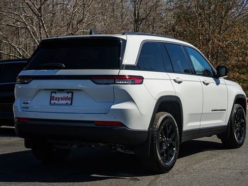 New 2026 Jeep Grand Cherokee Laredo image 6