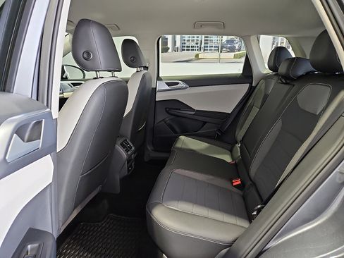 Certified 2025 Volkswagen Taos SE FWD image 13