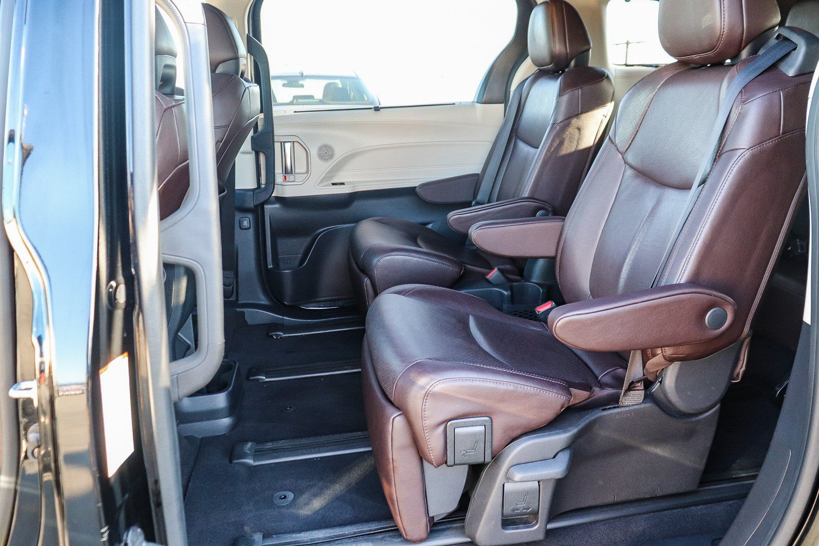 Certified 2024 Toyota Sienna Platinum AWD/4WD image 18