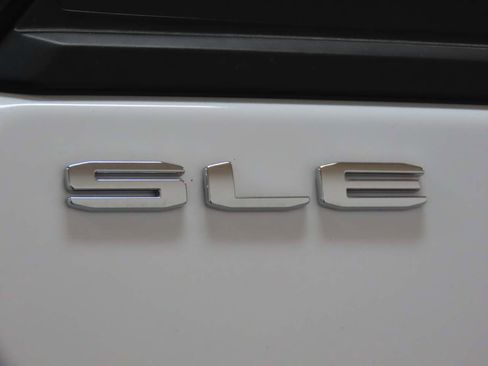 Used 2024 GMC Terrain SLE image 17