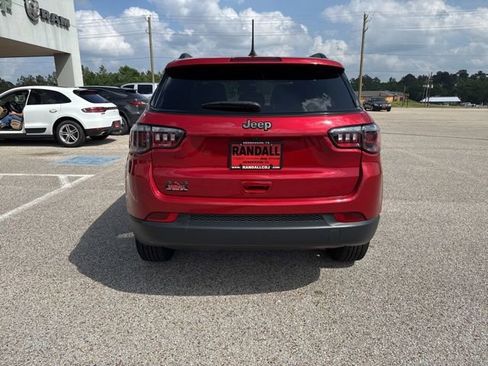 Used 2025 Jeep Compass Latitude w/ Altitude Special Edition AWD/4WD image 6