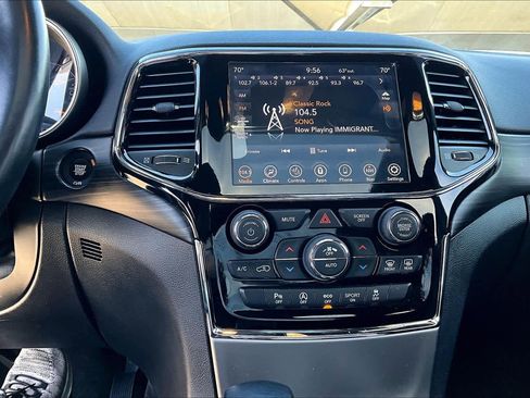 Used 2021 Jeep Grand Cherokee Laredo X image 28