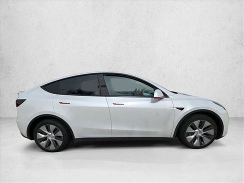 Used 2021 Tesla Model Y Long Range image 4