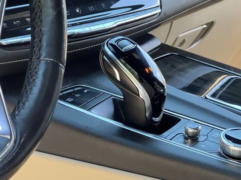 Used 2024 Cadillac Escalade Premium Luxury AWD/4WD image 26
