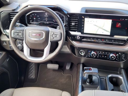 Used 2023 GMC Sierra 1500 SLT AWD/4WD image 9