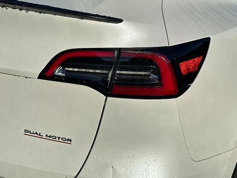 Used 2021 Tesla Model Y Performance image 14