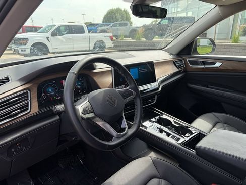 Used 2025 Volkswagen Atlas SE AWD/4WD image 9