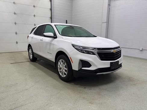 Used 2024 Chevrolet Equinox LT image 2