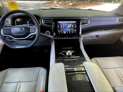 Used 2024 Jeep Wagoneer 4WD w/ Premium Group I image 13