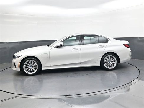 Used 2024 BMW 330e w/ Premium Package image 7