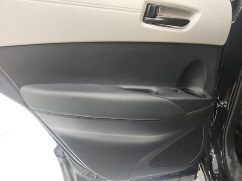 Used 2025 Toyota Corolla Cross L FWD image 9