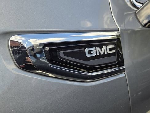 Used 2023 GMC Yukon XL SLT RWD image 3