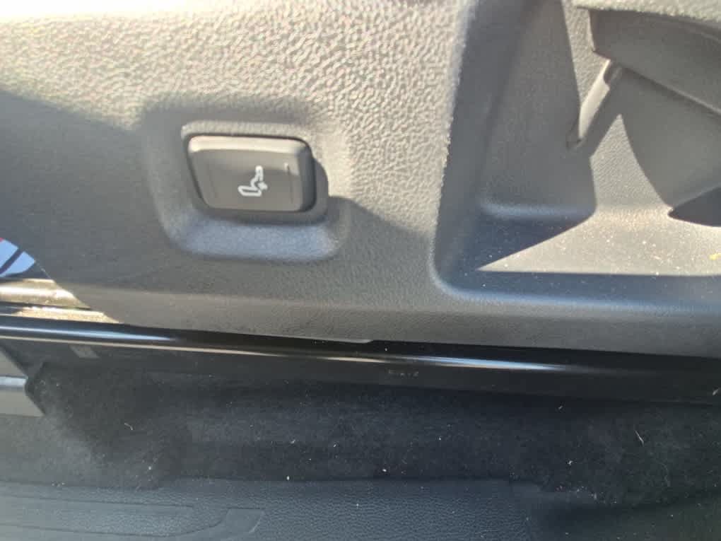 Used 2025 Toyota Tacoma SR5 AWD/4WD image 16