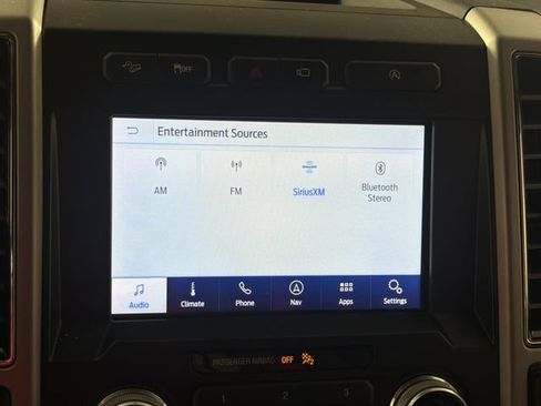 Used 2019 Ford F150 Lariat w/ Equipment Group 502A Luxury AWD/4WD image 4