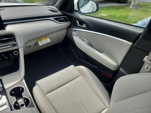 Used 2025 Genesis G70 2.5T RWD image 12