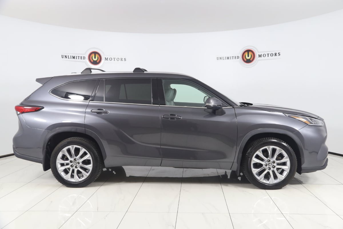 Used 2023 Toyota Highlander Limited AWD/4WD image 2