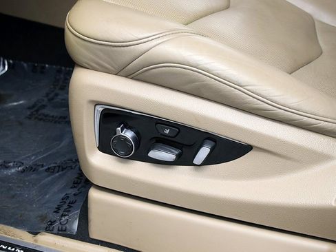 Used 2018 Cadillac Escalade ESV Platinum image 30