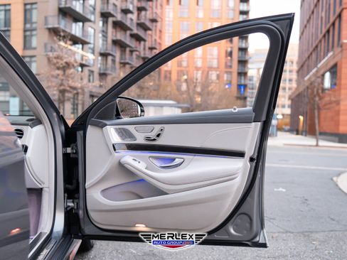 Used 2015 Mercedes-Benz S 550 Sedan w/ Sport Package w/ Sport Package image 46