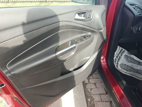 Used 2017 Ford Escape SE image 5