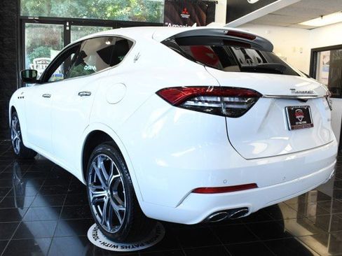 Used 2023 Maserati Levante GT AWD/4WD image 12